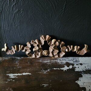 House Parts Inc Reproduction of Vintage Bow Plaque, Window Trim, Door Trim Resin